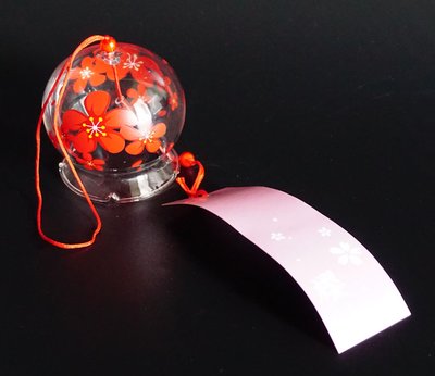Японський скляний дзвіночок Фурін зі спідничкою Червоні квіти 25052 фото