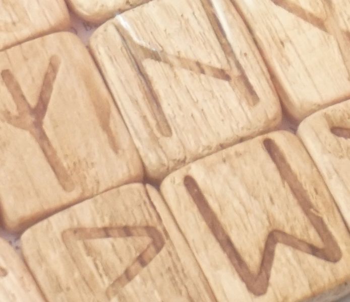 Набор деревянных рун для гадания из Дуба 9160064 фото
