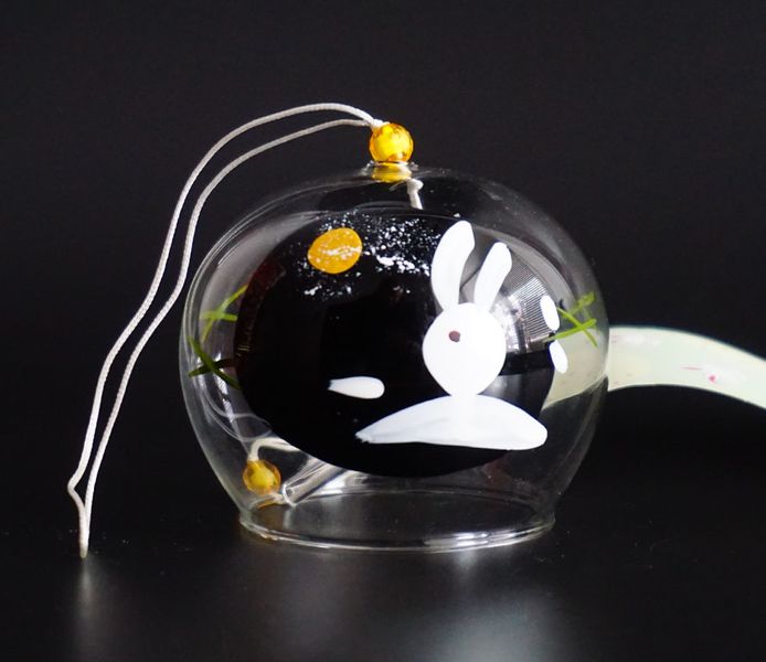 Японский стеклянный колокольчик Фурин Два зайца 25010 фото