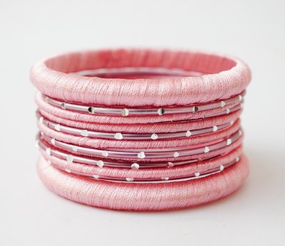 Комплект из 13 браслетов кольцо в ткани Розовый 9080329 фото