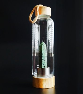 Бутылка для воды с кристаллом 550мл. Эпидот 24844 фото