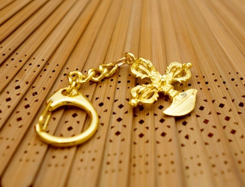 Брелок у золотому кольорі Символи Фен Шуй Ваджра 9180025 фото