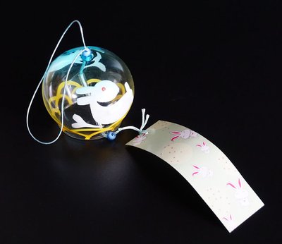Японський скляний дзвіночок Фурін Два сніжні зайці 25018 фото