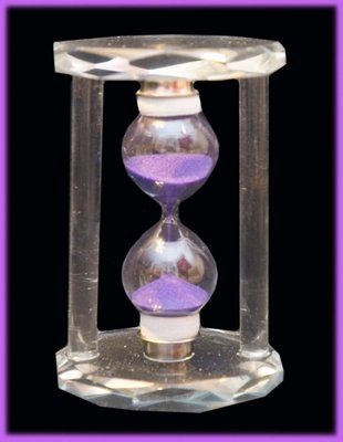 Пісочний годинник у скляному корпусі Фіолетовий пісок 9290103 фото